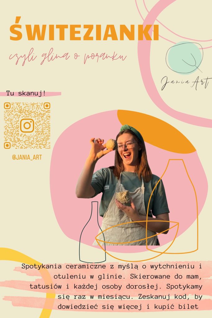 Obrazek przedstawia uśmiechniętą instruktorkę.