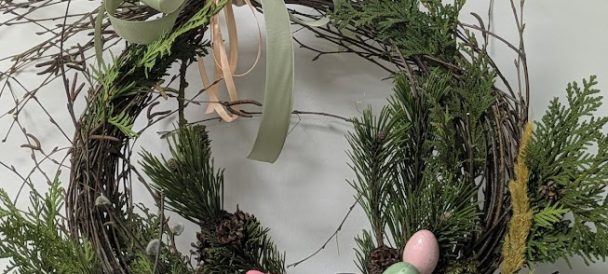 Obrazek przedstawia wianek wielkanocny.