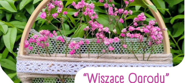 Obrazek przedstawia dekorację w stylu boho z suszonych kwiatów, juty i koronki.